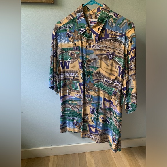 Reyn Spooner University of Washington College Football Hawaiian Shirt - Picture 2 of 7